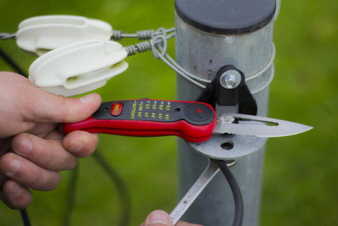 Aitatesteri monitoimityökalu