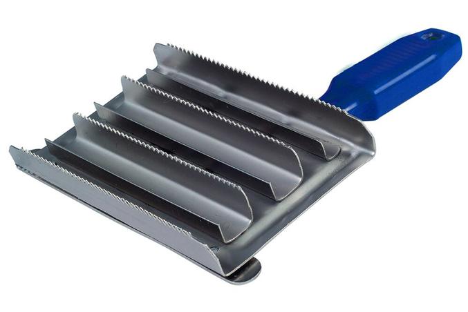 DeLaval metal curry comb