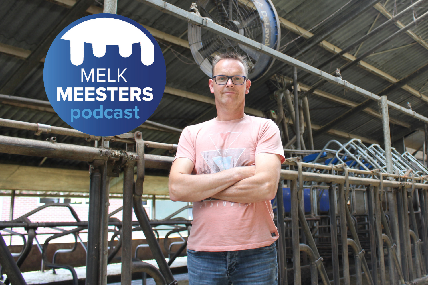 Melkveehouder Erik Immink met het DeLaval Cow Cooling systeem