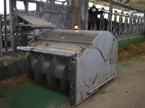 arrimador-comida-granja-delaval-optiduo-casa-das-pedras arrimador-comida-granja-delaval-optiduo-casa-das-pedras