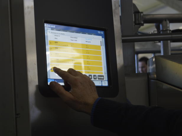 ganaderos DeLaval ganadería ramil friolfe robot de ordeño ganaderos DeLaval ganadería ramil friolfe robot de ordeño