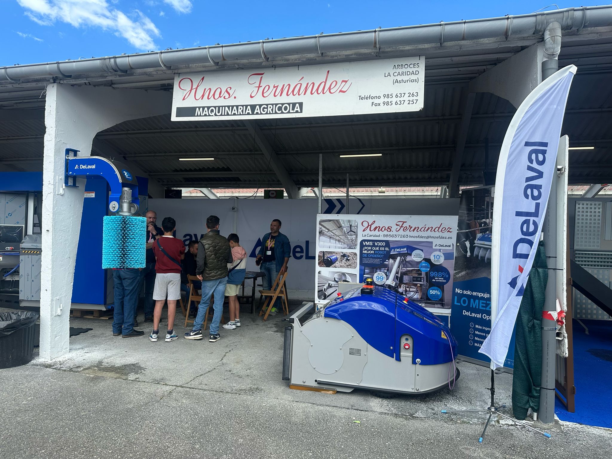 Feria tineo stand DeLaval con Hermanos Fernández