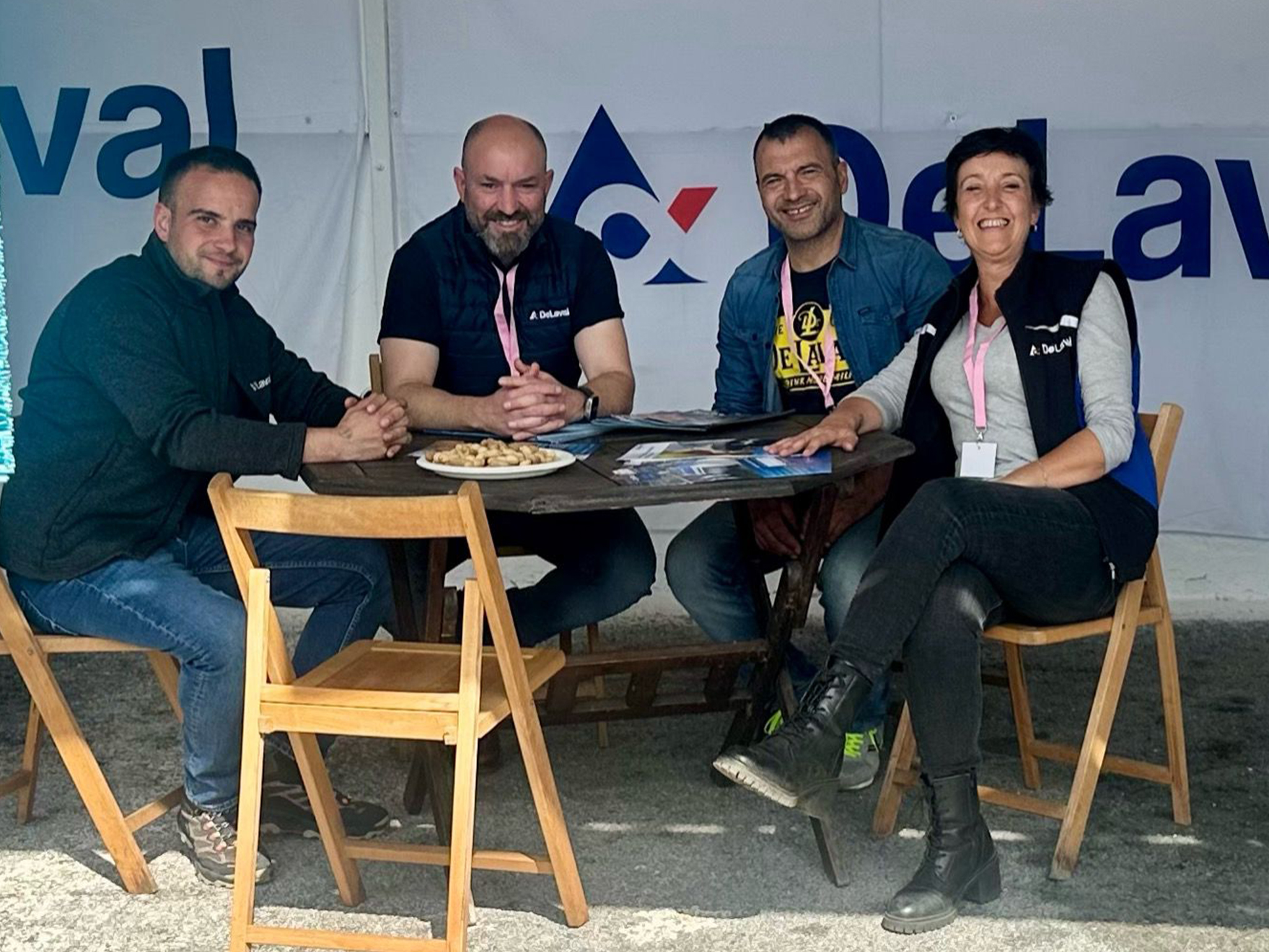Feria tineo stand DeLaval con Hermanos Fernández