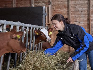 ganadera con vestuario laboral delaval ganadera con vestuario laboral delaval