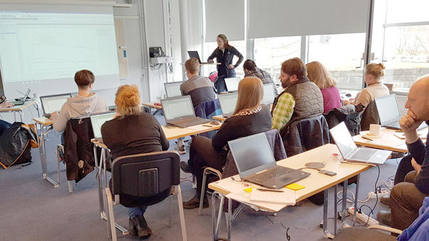 DeLaval rådgivare presenterar och utbildar i DelPro för kunder.