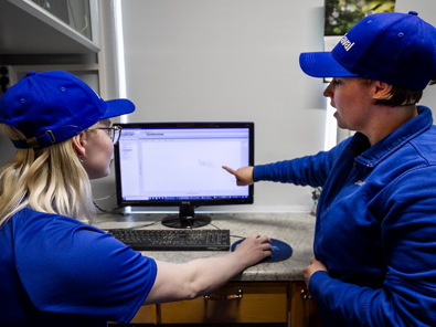 DeLaval uppstartsrådgivare hjälper kunden men uppstart och utbildning av tillvalsprodukter till VMSen.